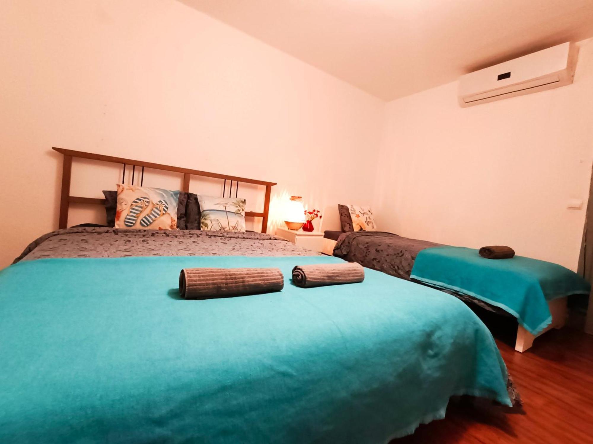 By Plaza Real Budget Rooms Барселона Экстерьер фото