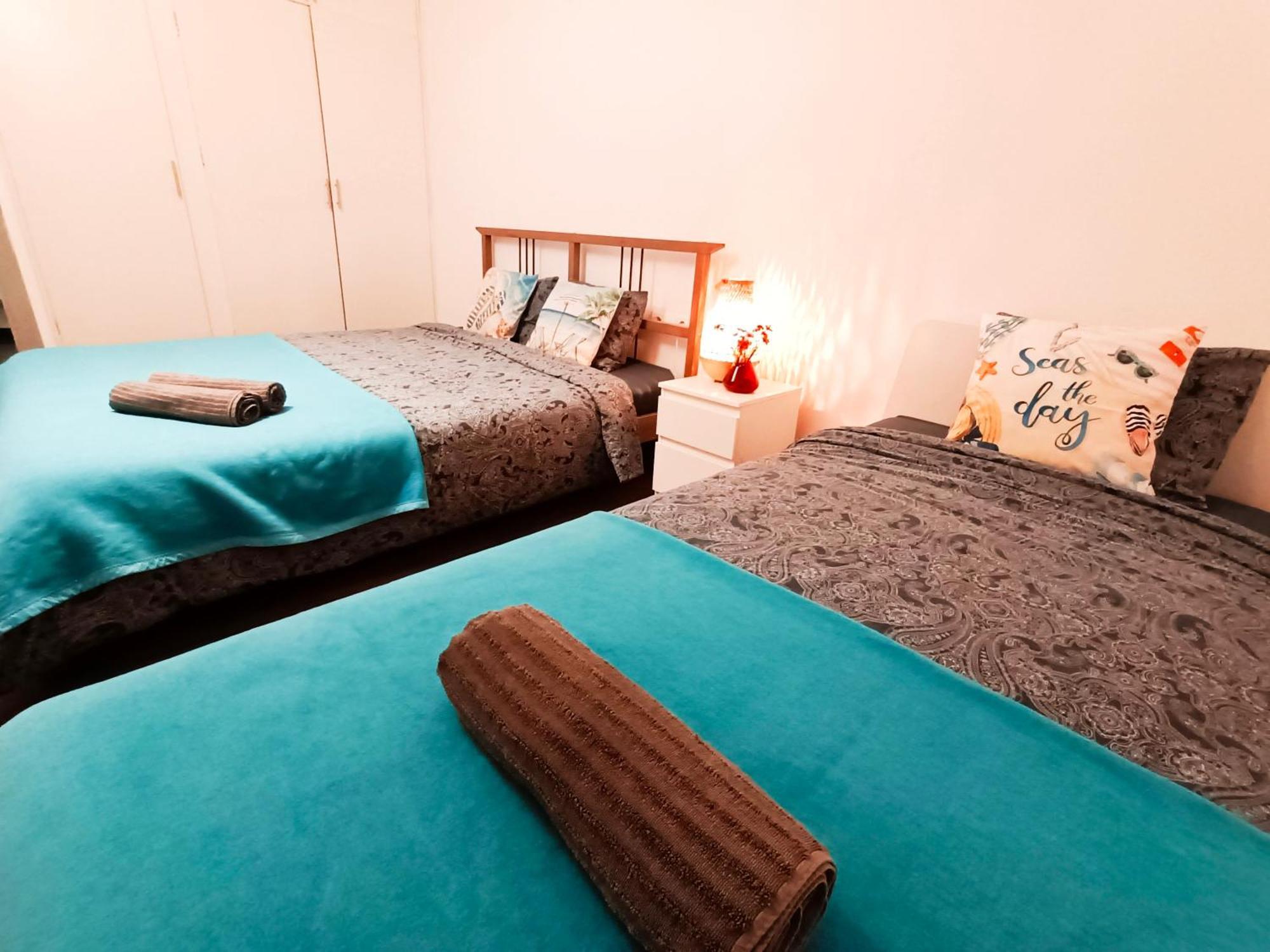 By Plaza Real Budget Rooms Барселона Экстерьер фото