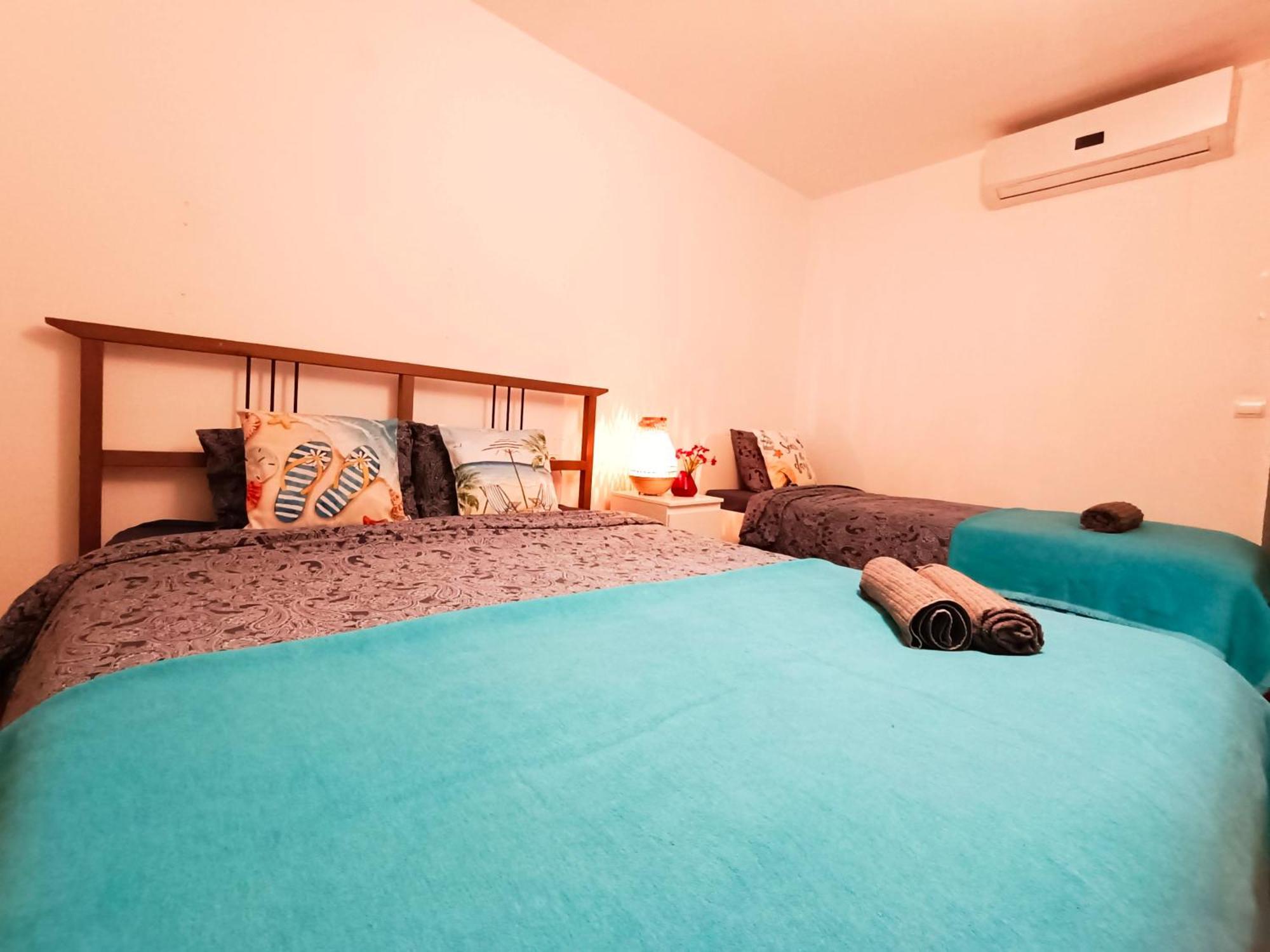 By Plaza Real Budget Rooms Барселона Экстерьер фото